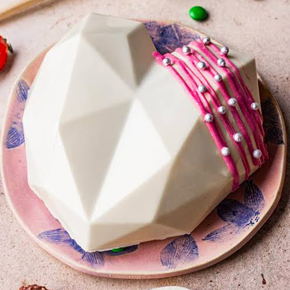  Vanila Rich Pinata Cake