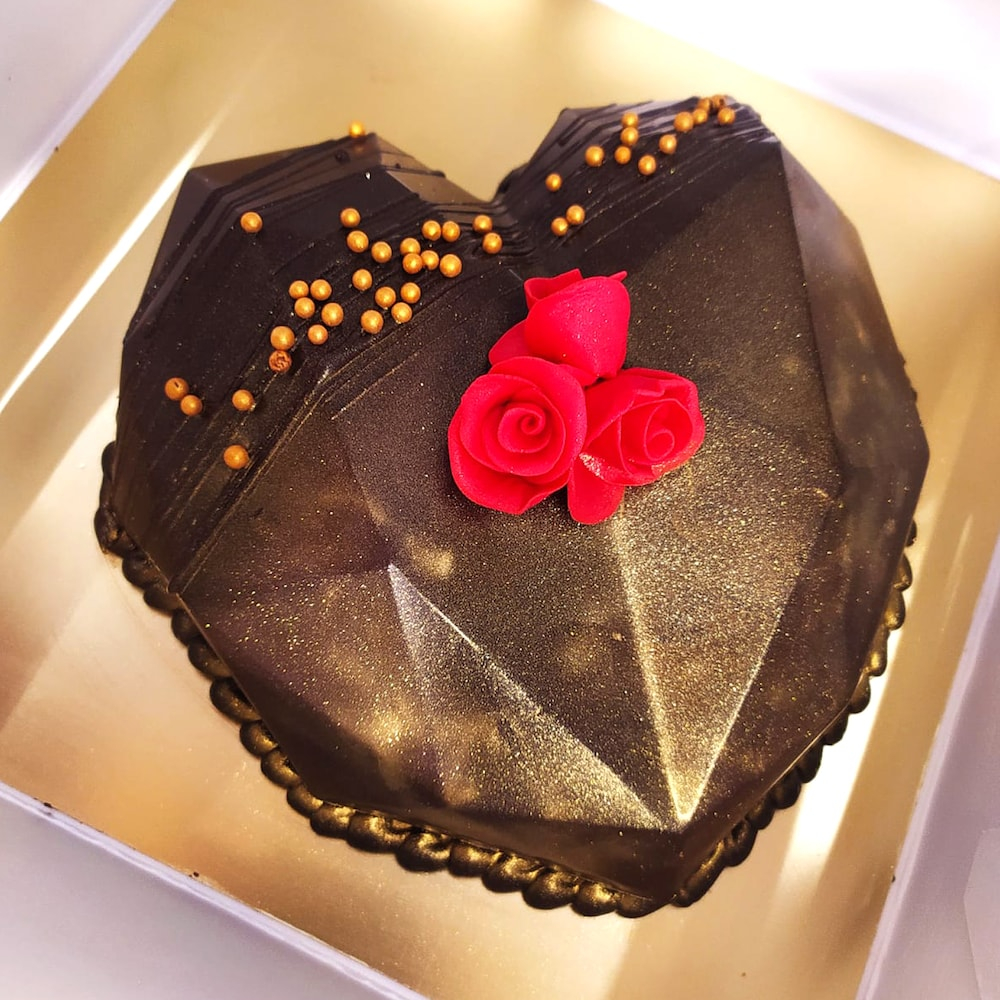  Heart and Roses Choco Pinata Cake