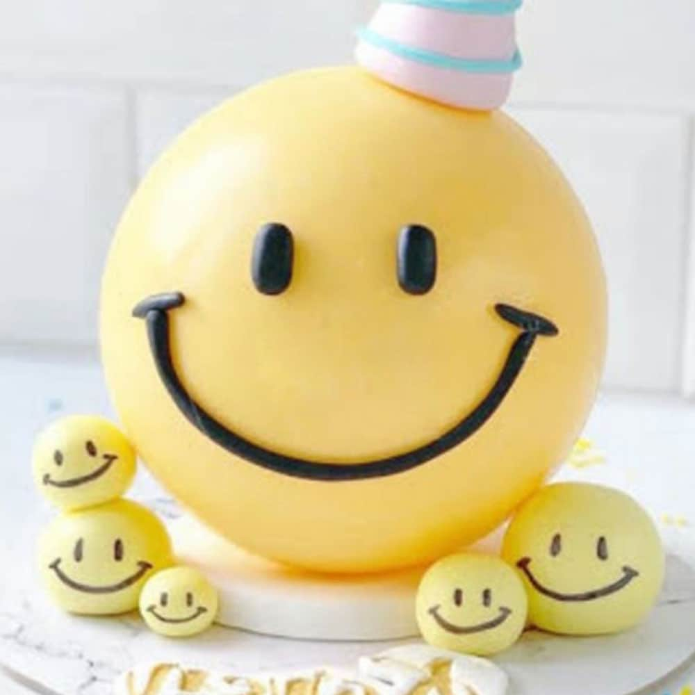  Smiley Pinata Cake