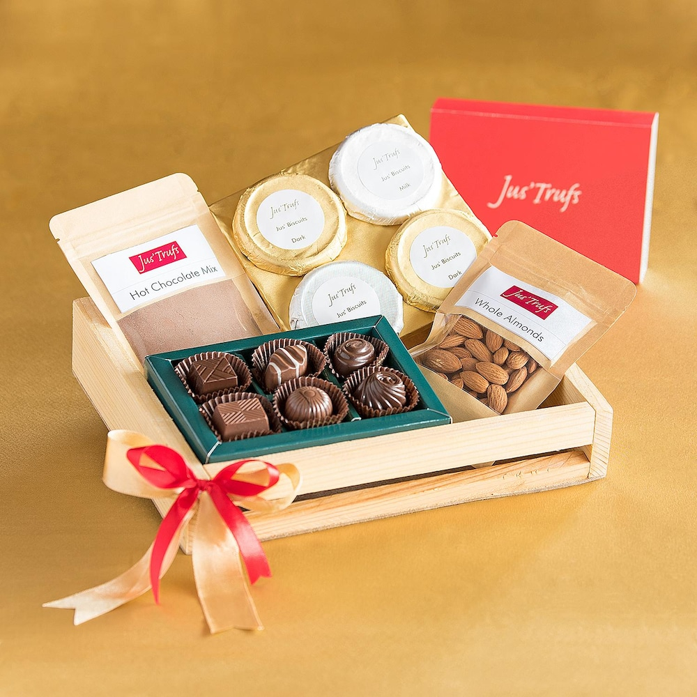  Mouth Watering Diwali Goodies Tray Hamper