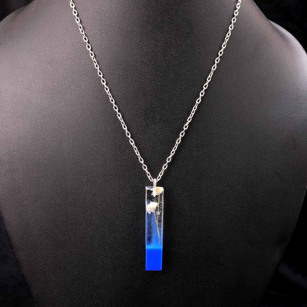  A Gorgeous Blue Ice Bar Pendant