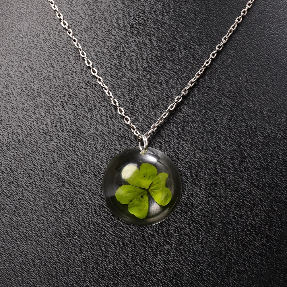  Preserved Three Leaf Silver Chain Locket