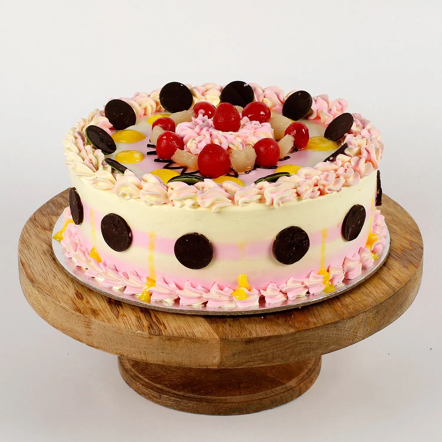  Colourful Pineapple Cream Cake