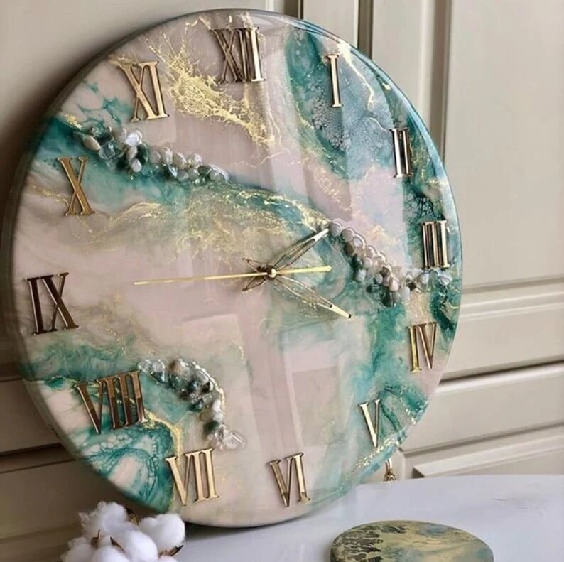  Green and White Resin Wall Clock