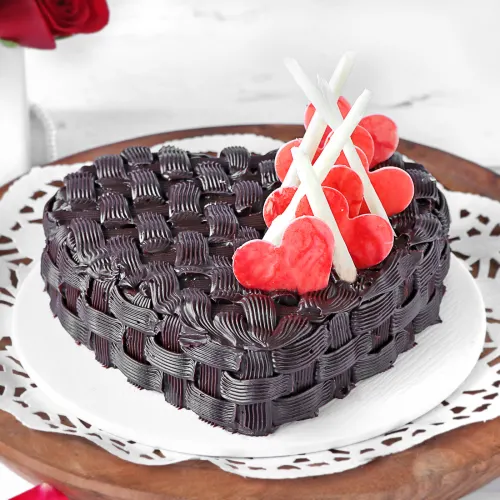  Basket Weave Heart Chocolate Cake